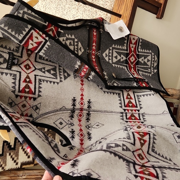 Fantastic NWT Pendleton Wool Crossroads Native American Design Vest ♥️🖤 - Picture 8 of 16
